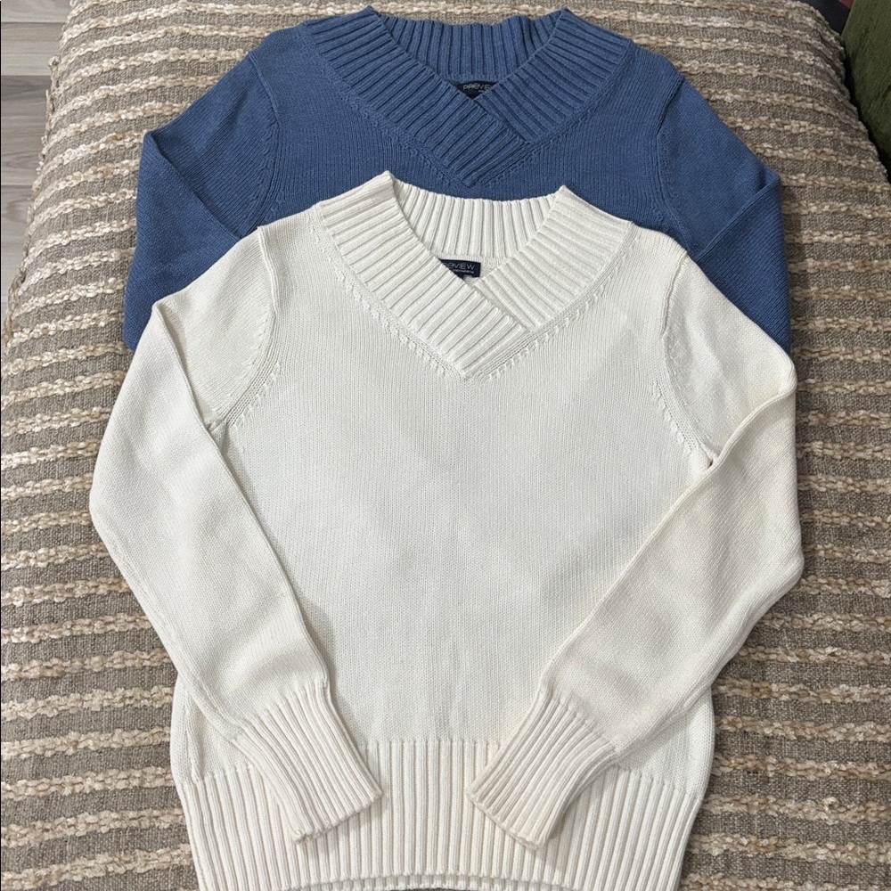 Lot (2) Preview International Classic V-Neck Blue & Cream Sweater‎ Size M,L